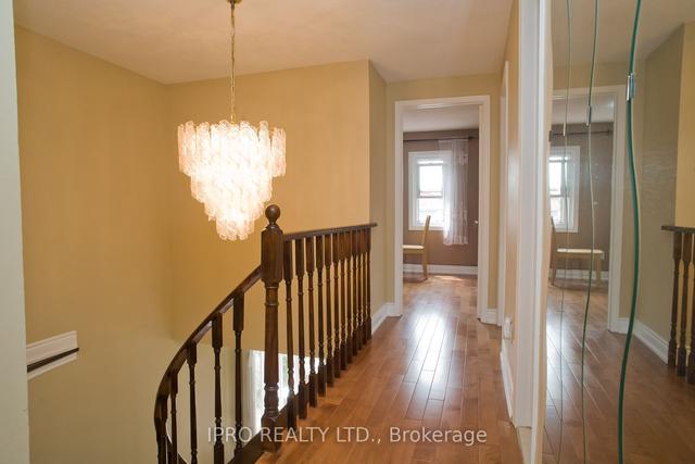 3211 Valcourt Cres, House detached with 4 bedrooms, 3 bathrooms and 3 parking in Mississauga ON | Image 7