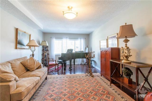 672 Churchill Avenue, House detached with 5 bedrooms, 3 bathrooms and 2 parking in Ottawa ON | Image 5
