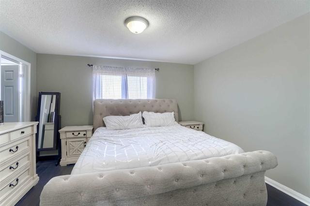 1034 Southport Dr, House attached with 3 bedrooms, 3 bathrooms and 3 parking in Oshawa ON | Image 15