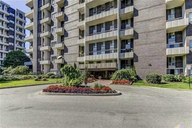 809 - 35 Ormskirk Ave, Condo with 2 bedrooms, 1 bathrooms and 1 parking in Toronto ON | Image 2