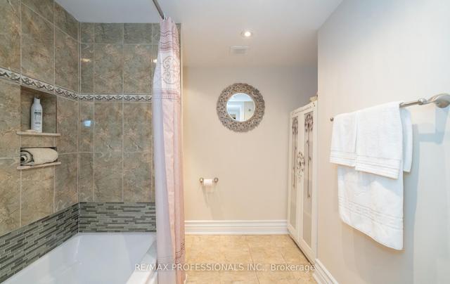 ll9 - 2000 Islington Ave, Condo with 2 bedrooms, 2 bathrooms and 3 parking in Toronto ON | Image 2