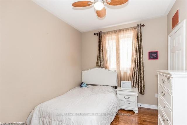 246 Kozlov St, House detached with 3 bedrooms, 3 bathrooms and 6 parking in Barrie ON | Image 16