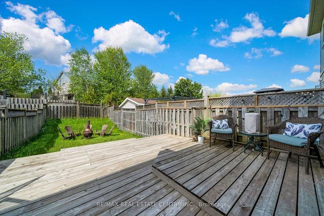 93 Benjamin Cres, House attached with 3 bedrooms, 6 bathrooms and 3 parking in Orangeville ON | Image 2