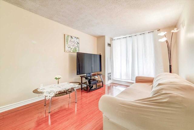 809 - 15 Sewells Rd, Condo with 2 bedrooms, 1 bathrooms and 1 parking in Toronto ON | Image 3