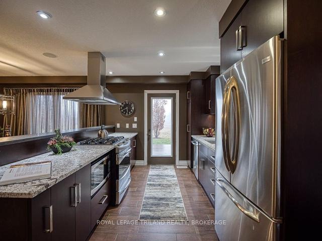 1144 Caen Ave, House semidetached with 3 bedrooms, 4 bathrooms and 2 parking in Woodstock ON | Image 3