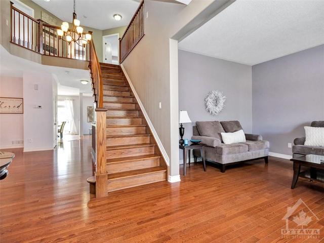 320 Tucana Way, House detached with 5 bedrooms, 5 bathrooms and 4 parking in Ottawa ON | Image 3