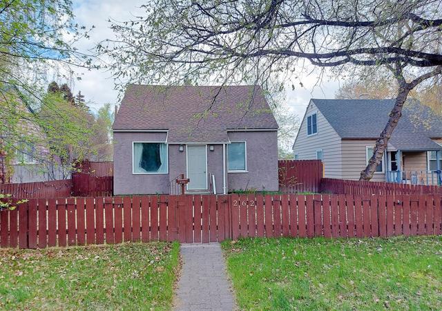 262 22 Avenue Ne, House detached with 4 bedrooms, 1 bathrooms and 2 parking in Calgary AB | Image 2