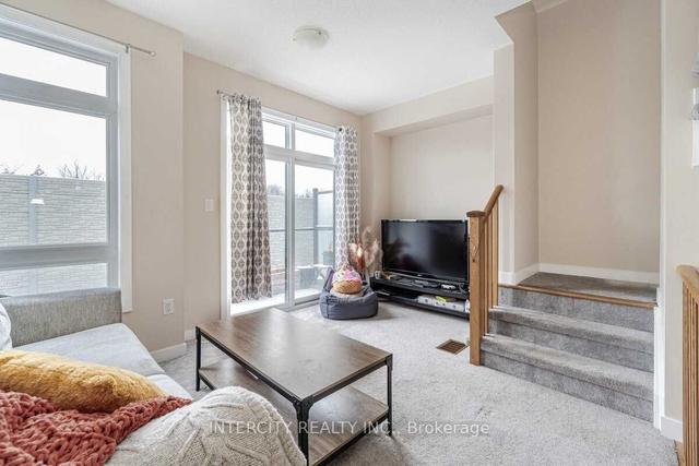 218 Dalhousie St, House attached with 3 bedrooms, 2 bathrooms and 2 parking in Vaughan ON | Image 7