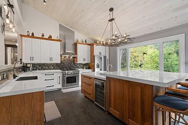 1033 Langford Rd, House detached with 2 bedrooms, 3 bathrooms and 6 parking in Lake of Bays ON | Image 8