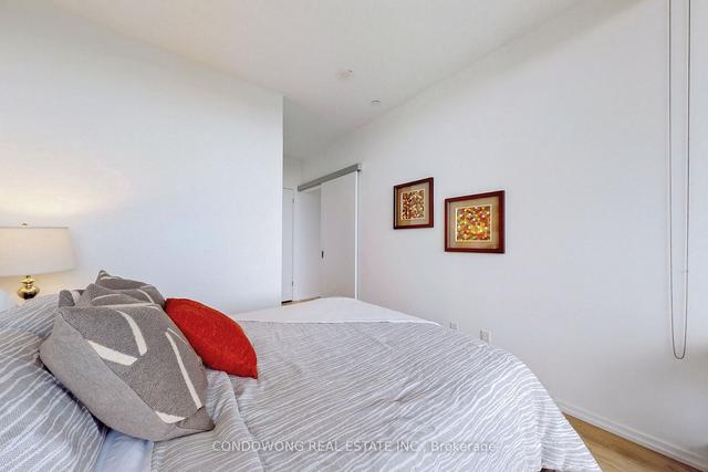 3608 - 197 Yonge St, Condo with 3 bedrooms, 2 bathrooms and 1 parking in Toronto ON | Image 8