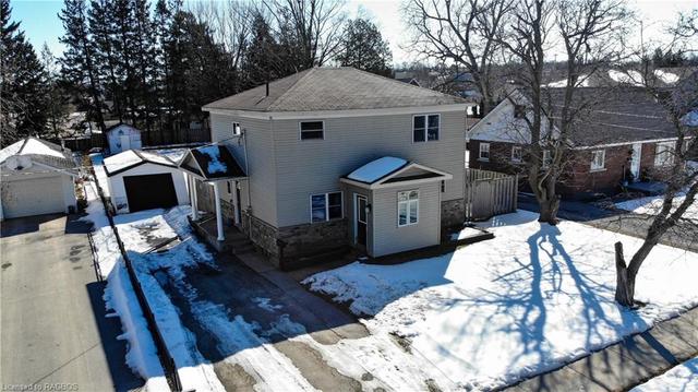 1661 8th Avenue E, House detached with 3 bedrooms, 1 bathrooms and null parking in Owen Sound ON | Image 2