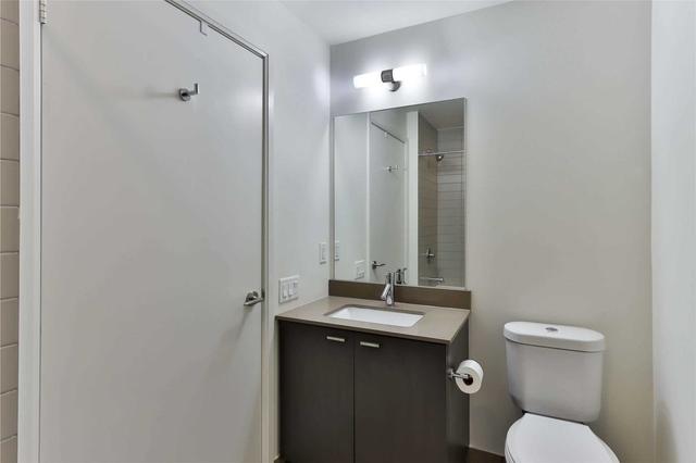 809 - 30 Roehampton Ave, Condo with 1 bedrooms, 1 bathrooms and 1 parking in Toronto ON | Image 5