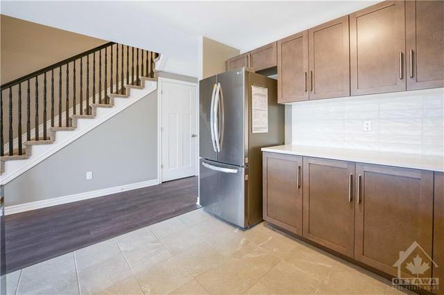 100 Dowdall Circle, Townhouse with 3 bedrooms, 4 bathrooms and 2 parking in Carleton Place ON | Image 8