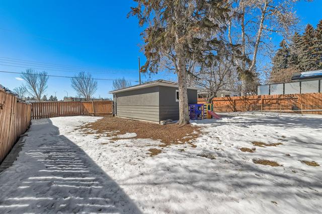 7 Manor Road Sw, House detached with 4 bedrooms, 2 bathrooms and 3 parking in Calgary AB | Image 34