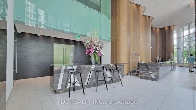 1806 - 21 Iceboat Terr, Condo with 2 bedrooms, 2 bathrooms and 1 parking in Toronto ON | Image 14