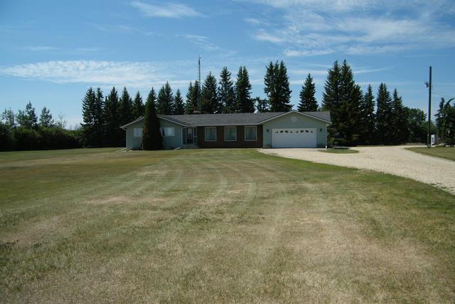 41322 Highway 855, House detached with 4 bedrooms, 3 bathrooms and 6 parking in Flagstaff County AB | Image 2