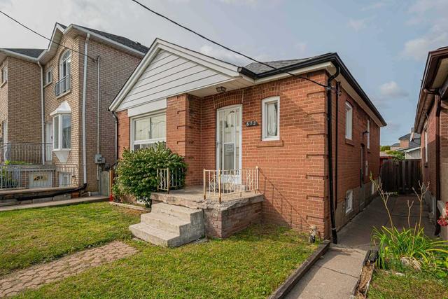 672 Old Weston Rd, House detached with 2 bedrooms, 1 bathrooms and 2 parking in Toronto ON | Image 12