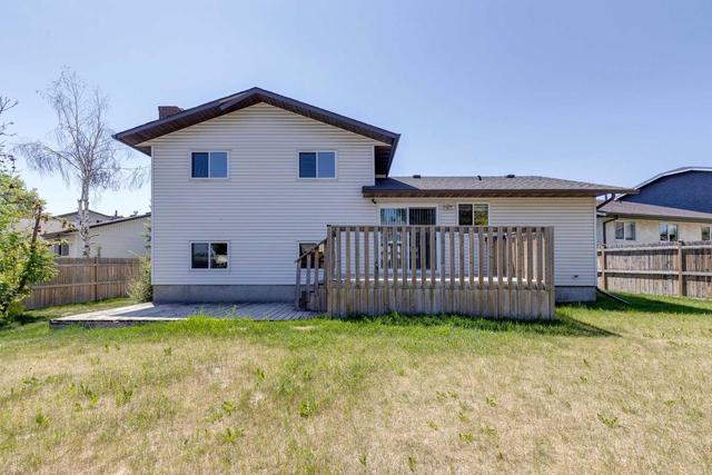 132 Woodford Drive Sw, House detached with 4 bedrooms, 2 bathrooms and 2 parking in Calgary AB | Image 35