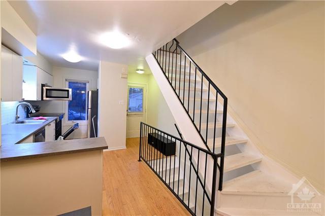 c - 90 Templeton Street, Townhouse with 2 bedrooms, 2 bathrooms and 1 parking in Ottawa ON | Image 4