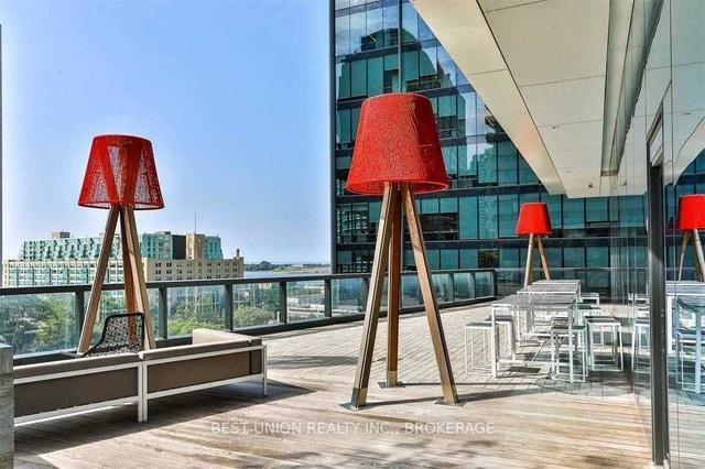 1405 - 100 Harbour St, Condo with 1 bedrooms, 1 bathrooms and 0 parking in Toronto ON | Image 8