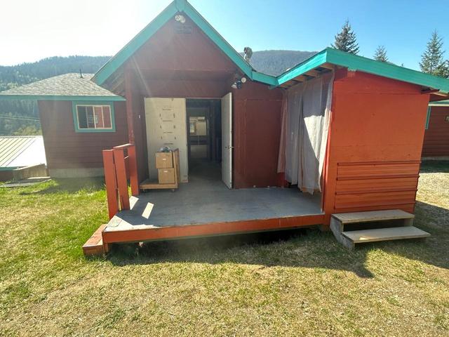 2276 Highway 6, House detached with 2 bedrooms, 3 bathrooms and null parking in Central Kootenay H BC | Image 10