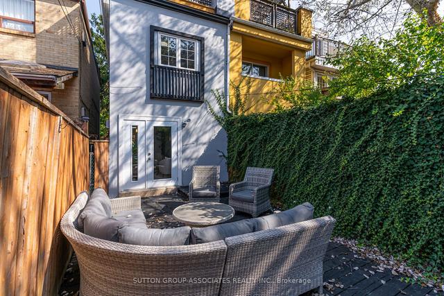 832 Manning Ave, House semidetached with 3 bedrooms, 4 bathrooms and 1 parking in Toronto ON | Image 30