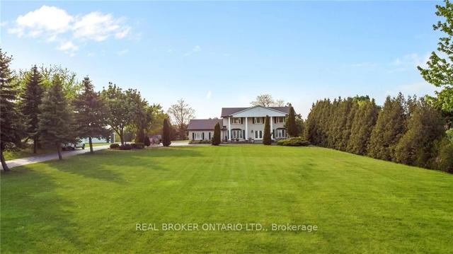 591 Dundas St E, House detached with 5 bedrooms, 4 bathrooms and 32 parking in Hamilton ON | Image 1