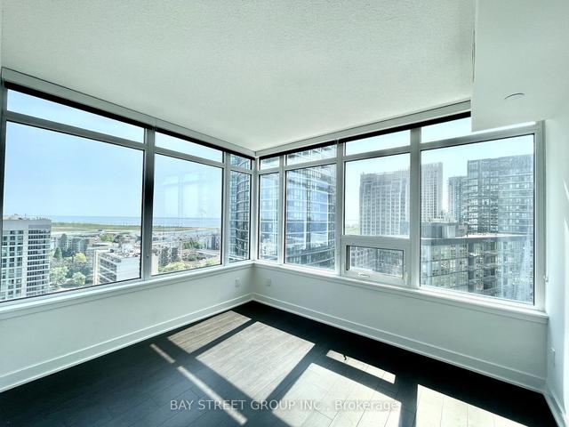 2012 - 19 Bathurst St W, Condo with 2 bedrooms, 2 bathrooms and 1 parking in Toronto ON | Image 12