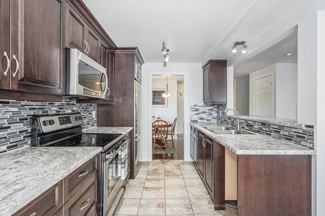 1 Holly Crt, House detached with 3 bedrooms, 2 bathrooms and 3 parking in Guelph ON | Image 4