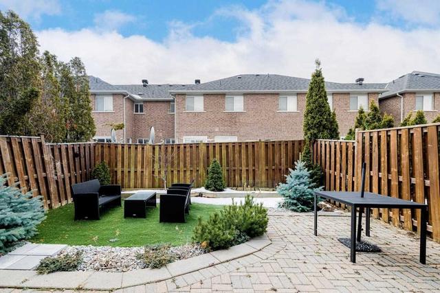 142 Laurelhurst Cres, House attached with 3 bedrooms, 4 bathrooms and 4 parking in Vaughan ON | Image 20