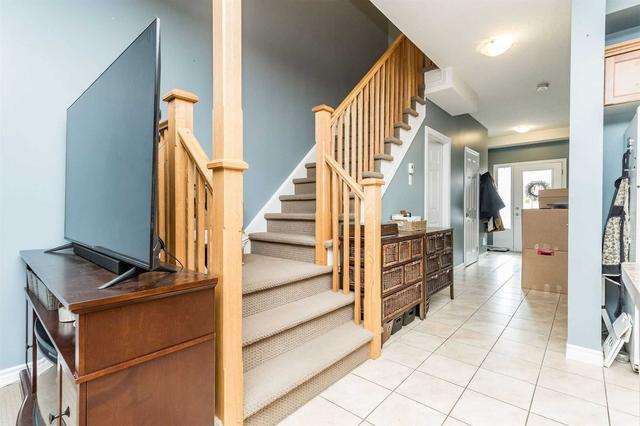 14 Clough Cres, House attached with 3 bedrooms, 4 bathrooms and 3 parking in Guelph ON | Image 11