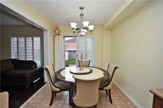 982 Delgado Dr, House attached with 3 bedrooms, 4 bathrooms and 4 parking in Mississauga ON | Image 10