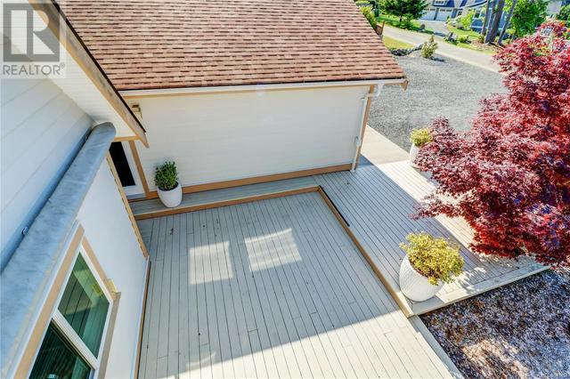 4686 Maple Guard Dr, House detached with 3 bedrooms, 4 bathrooms and 2 parking in Nanaimo H BC | Image 64