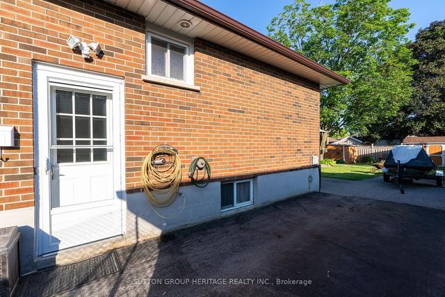 351 Conant St, House detached with 3 bedrooms, 1 bathrooms and 4 parking in Oshawa ON | Image 37