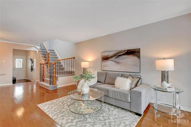 106 Hawktree Ridge, Townhouse with 3 bedrooms, 3 bathrooms and 3 parking in Ottawa ON | Image 6