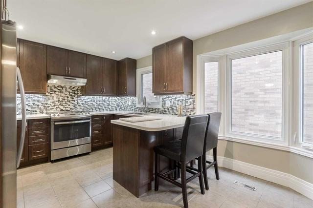 80 Mara Cres, House detached with 4 bedrooms, 3 bathrooms and 2 parking in Brampton ON | Image 4