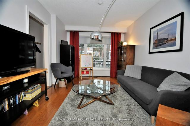 917 St Clarens Ave, House semidetached with 3 bedrooms, 2 bathrooms and 4 parking in Toronto ON | Image 9