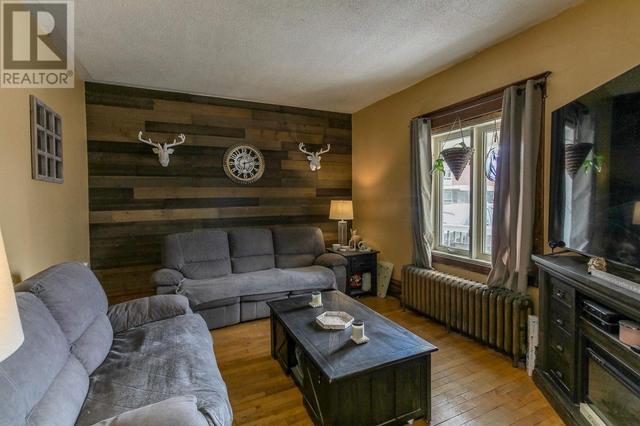 218 St. James St, House detached with 3 bedrooms, 2 bathrooms and null parking in Sault Ste. Marie ON | Image 4
