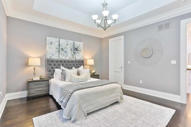 102 Dinnick Cres, House detached with 4 bedrooms, 7 bathrooms and 6 parking in Toronto ON | Image 10