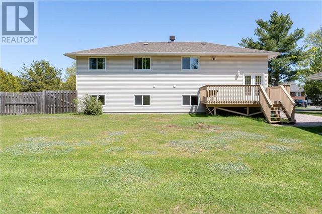 2911 Anton Avenue, House detached with 4 bedrooms, 2 bathrooms and null parking in Greater Sudbury ON | Image 25