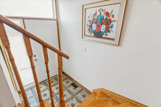 41 Sharpecroft Blvd, House semidetached with 3 bedrooms, 2 bathrooms and 4 parking in Toronto ON | Image 36