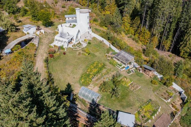 1450 Stewart Creek Road, House detached with 3 bedrooms, 5 bathrooms and null parking in Kootenay Boundary C BC | Image 16