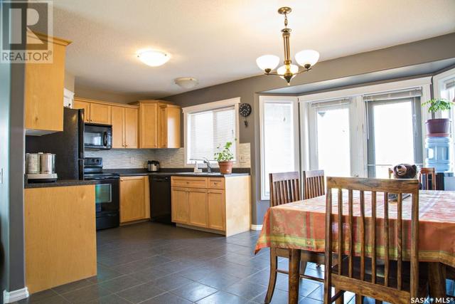 10207 Ross Crescent, House detached with 3 bedrooms, 2 bathrooms and null parking in North Battleford CY SK | Image 20