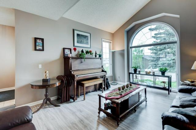 12 Douglas Woods View Se, House detached with 5 bedrooms, 3 bathrooms and 4 parking in Calgary AB | Image 29