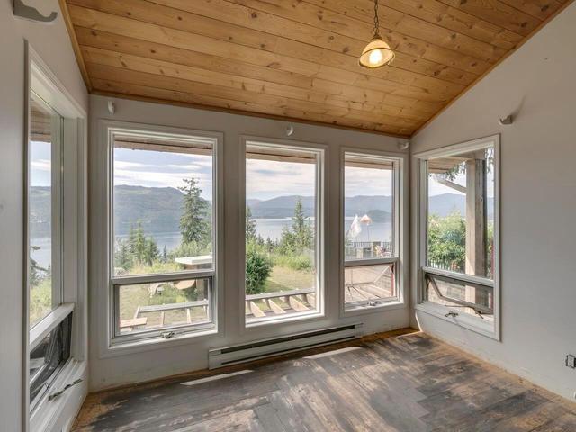 5190 Celista Place, House detached with 3 bedrooms, 2 bathrooms and 6 parking in Columbia Shuswap F BC | Image 9