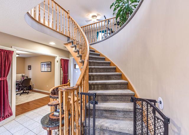 33 Morton Cres, House detached with 4 bedrooms, 4 bathrooms and 6 parking in Barrie ON | Image 10