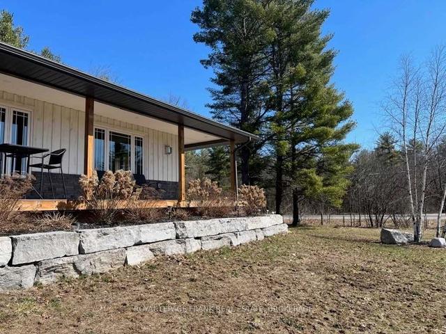 2282 County Road 6 Rd, House detached with 2 bedrooms, 3 bathrooms and 8 parking in Douro Dummer ON | Image 12