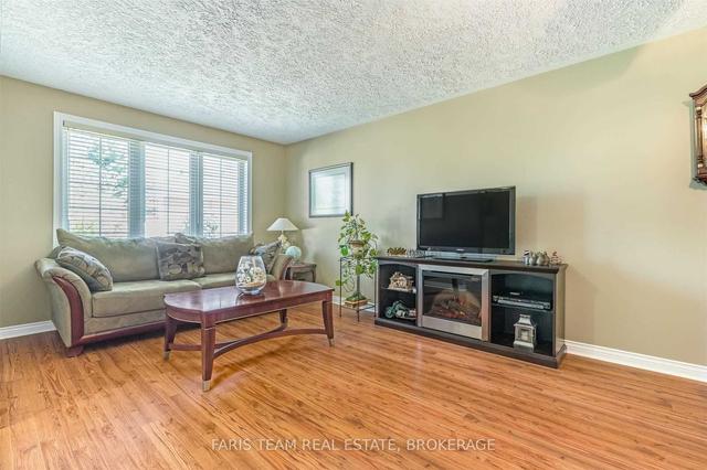 #2-90 Thompsons Rd, Townhouse with 2 bedrooms, 2 bathrooms and 2 parking in Penetanguishene ON | Image 2