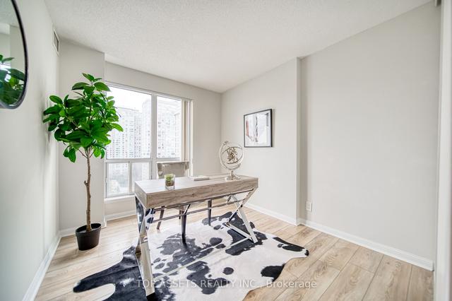 1609 - 8 Lee Centre Dr, Condo with 4 bedrooms, 3 bathrooms and 2 parking in Toronto ON | Image 17
