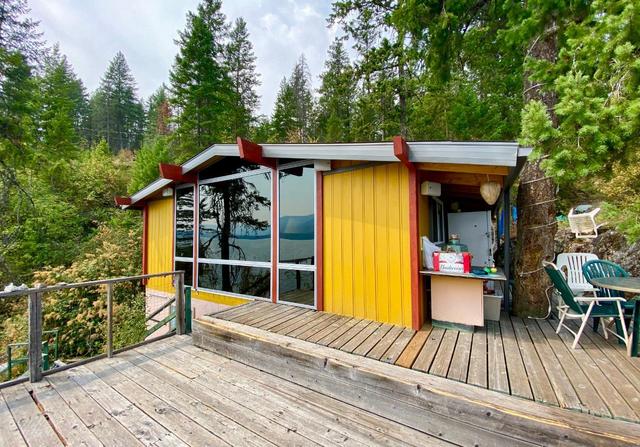 2526 West Lake Drive, House detached with 3 bedrooms, 0 bathrooms and null parking in Kootenay Boundary C BC | Image 12